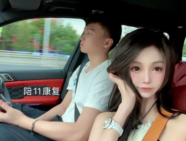 高诗岩女友晒毕业照相貌清纯笑容甜美网友调侃眼光比齐麟要强