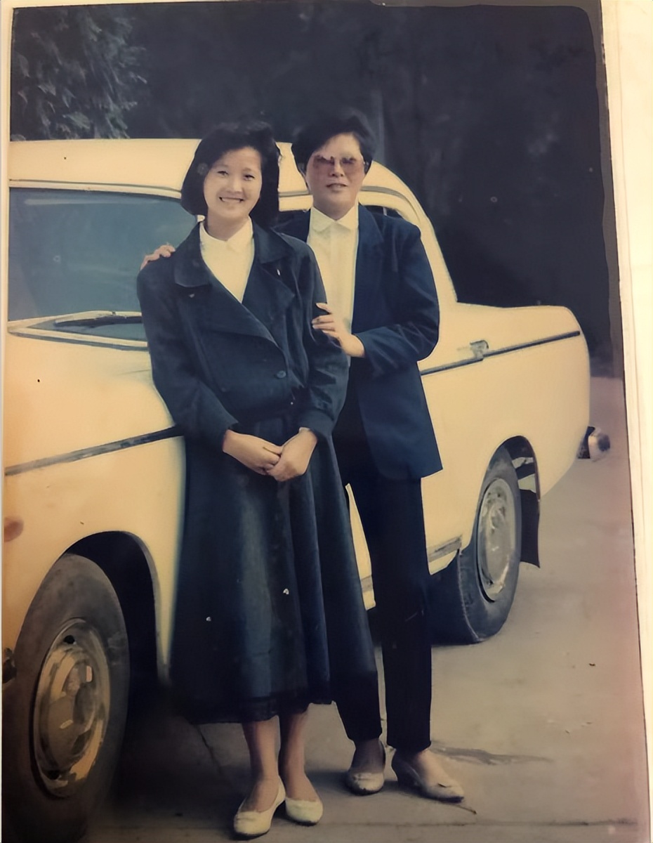 上世纪九十年代彩色老照片:青春靓丽的闺蜜一起合影,时尚漂亮