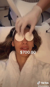 女子全职啃老，每天花5万美元买奢侈品打美容针："花父母钱就是我的工作"休闲区蓝鸢梦想 - Www.slyday.coM