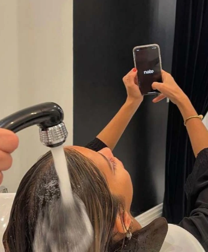 女子全职啃老，每天花5万美元买奢侈品打美容针："花父母钱就是我的工作"休闲区蓝鸢梦想 - Www.slyday.coM