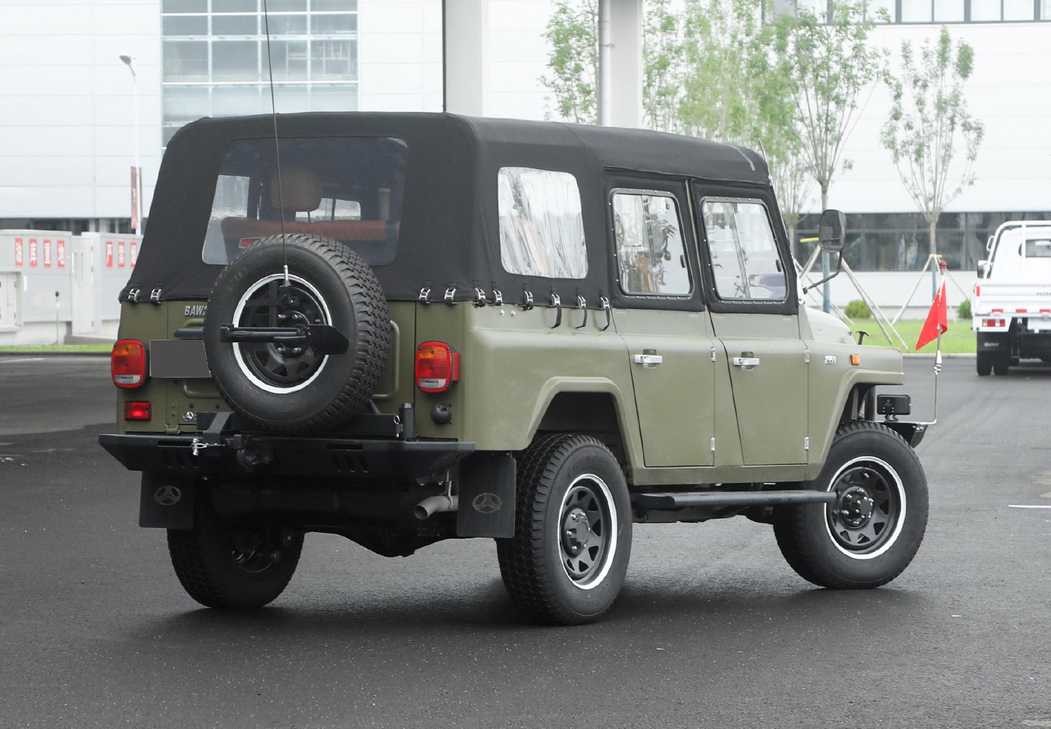 bj212新款车型亮相软顶三角门换装前后杠搭载20l动力