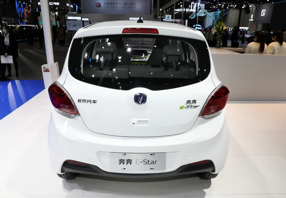 日,长安新能源汽车科技有限公司发布公告表示暂停接收长安新能源奔奔e