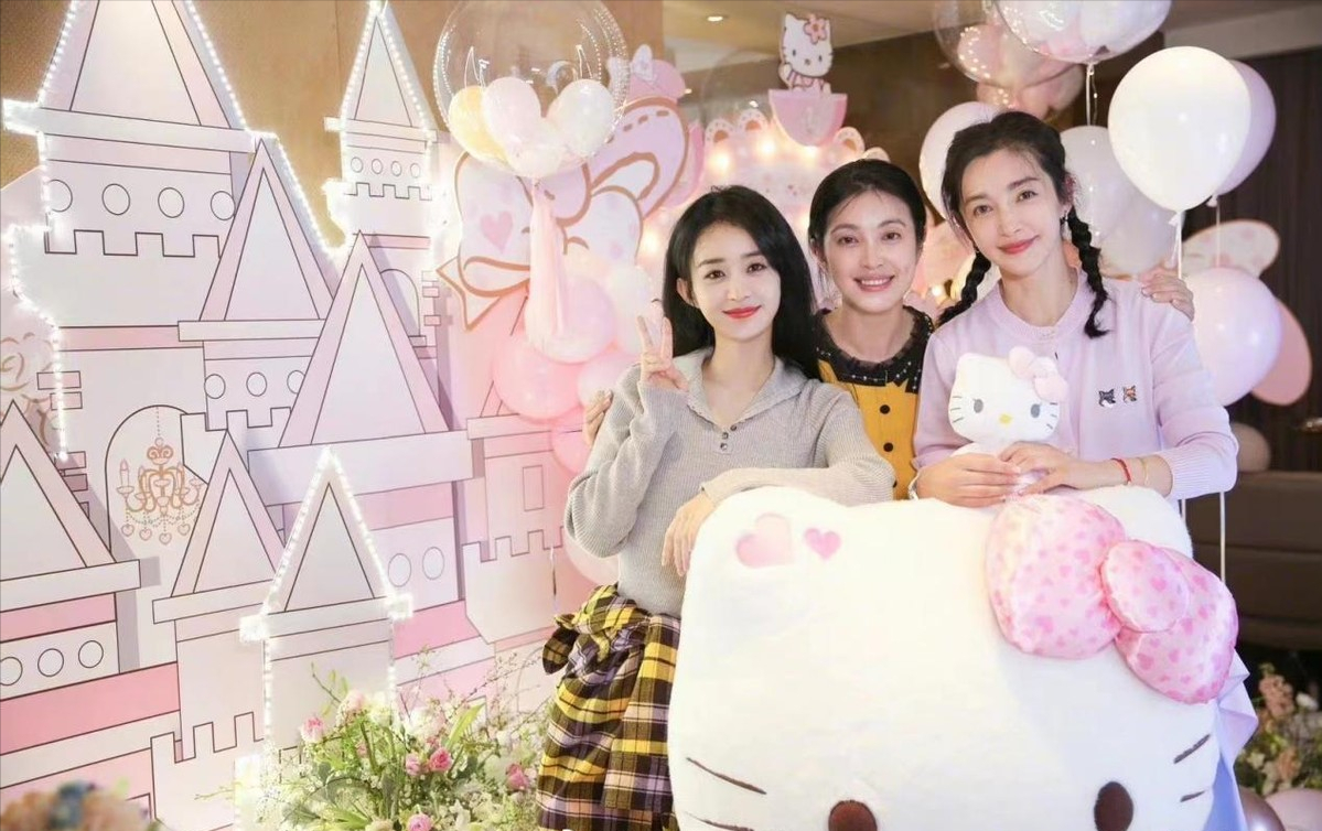 李冰冰赵丽颖甜蜜合影可爱场景氛围超好俩人状态似少女