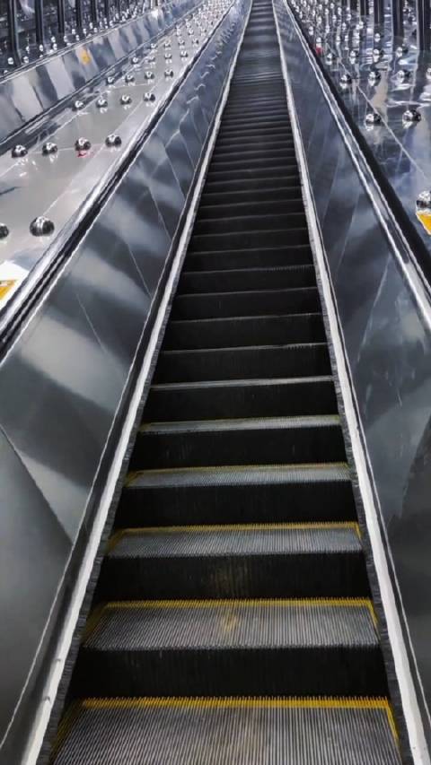 感受一下六盘水师范学院的超长电梯