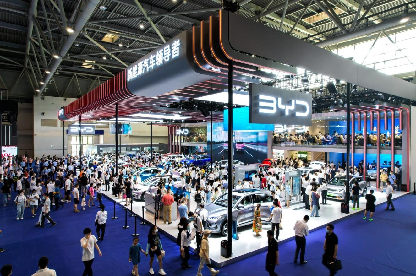 "双旗舰"力挽狂澜,比亚迪成2022重庆车展人气大赢家-新浪汽车