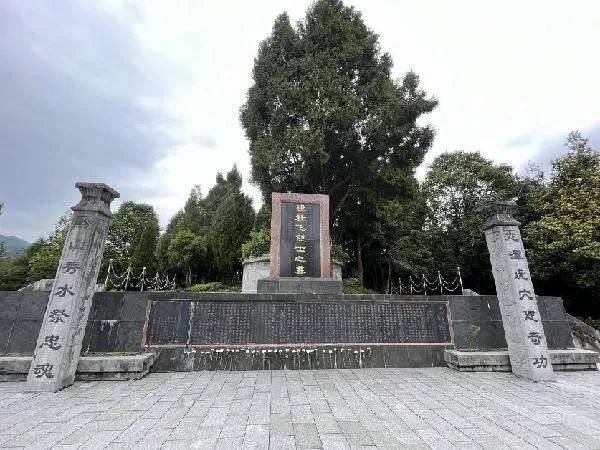 钱壮飞烈士墓.新华每日电讯记者 李惊亚 摄