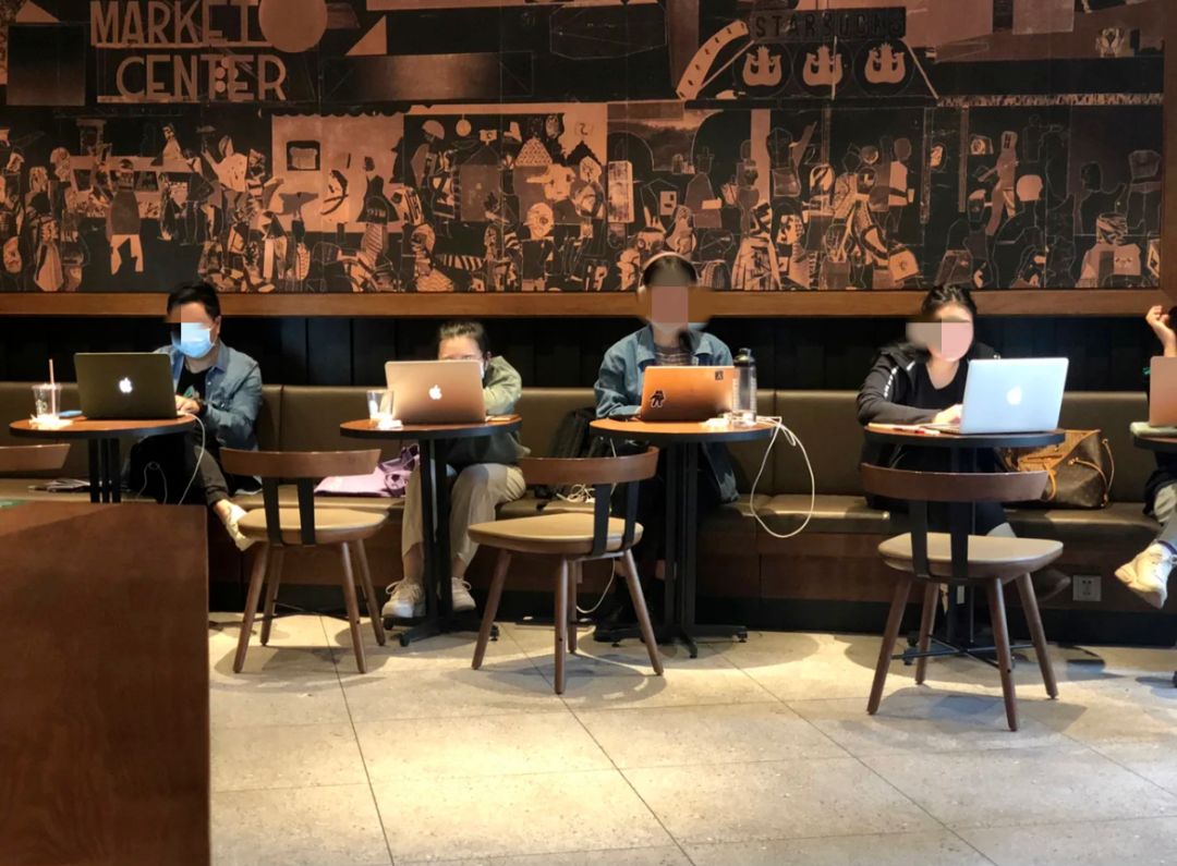 北京中产白领在星巴克最不忍直视的一幕如果有鞋穿谁愿光着脚