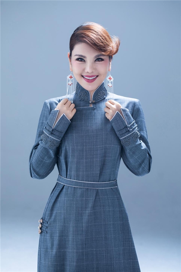 乌兰图雅随中国文联原创行动采风小分队赴井冈山革命老区采风慰问