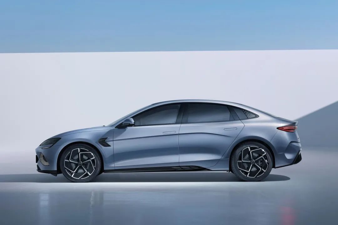 入门级BBA都让路！这些才是年轻人的新宠！