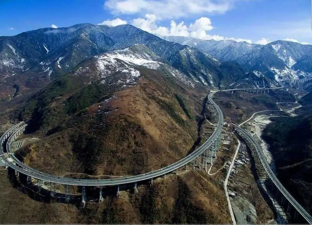 中国首个双螺旋隧道,10公里只需10分钟,每公里造价高达1个亿|干海子