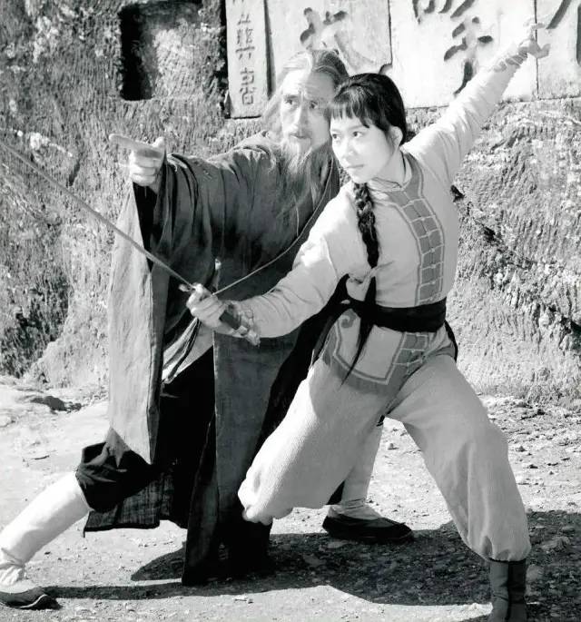 影片由《少林寺》女主角丁岚主演,"南拳王"邱建国和武打明星王群参演