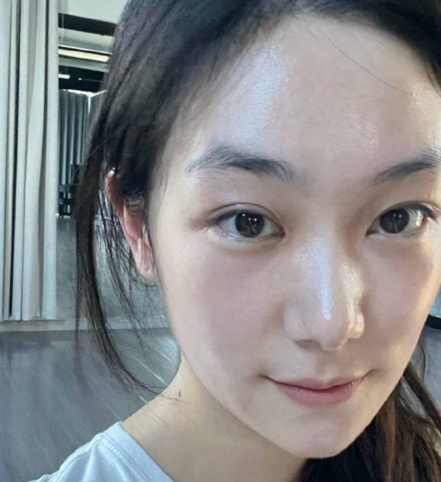 孙俪妹妹素颜照曝光俏皮可爱颜值出众曾出演甄嬛传小玉娆