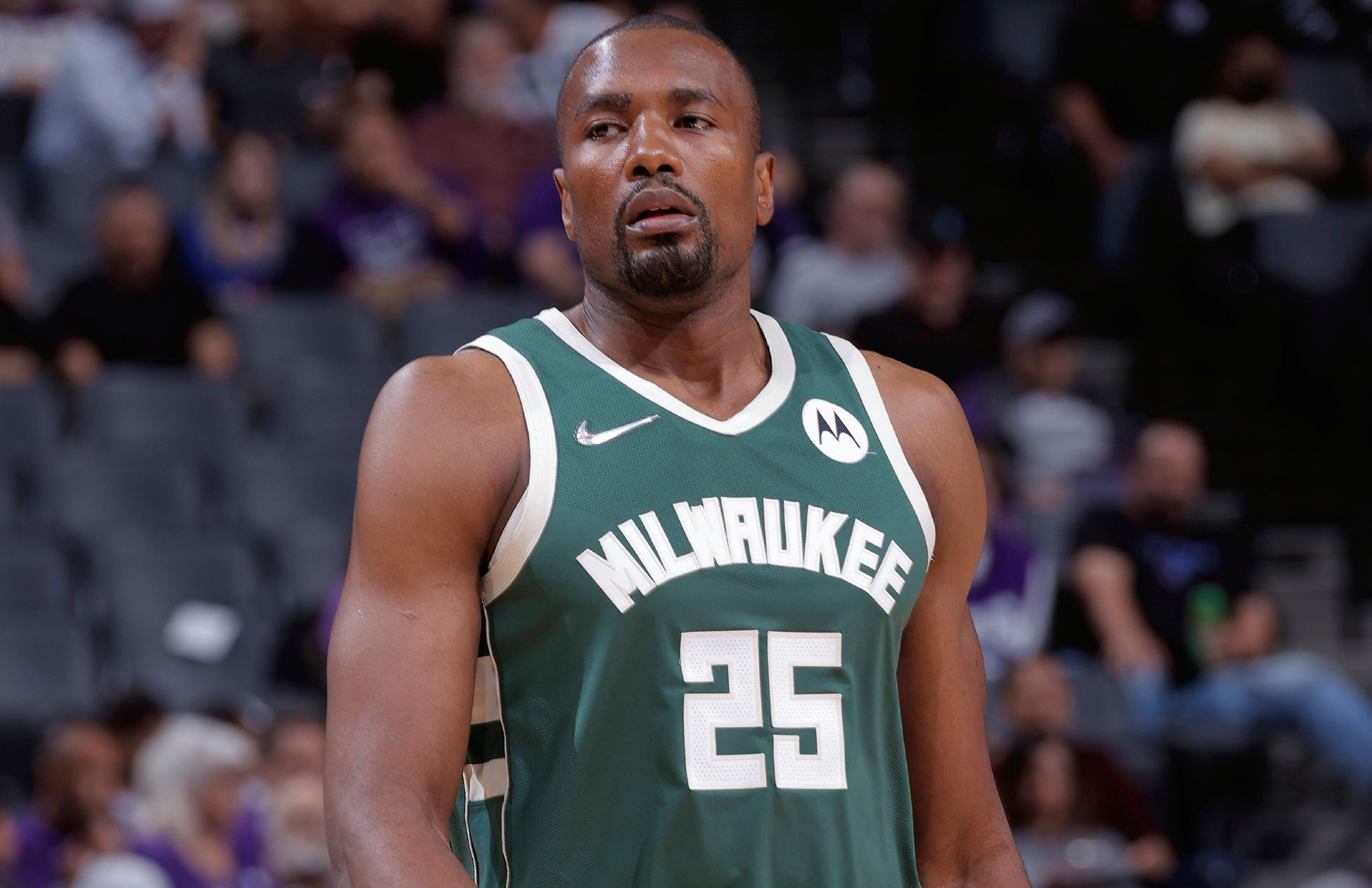 伊巴卡与雄鹿达成续约一年口头协议|塞尔吉·伊巴卡|雄鹿_新浪新闻