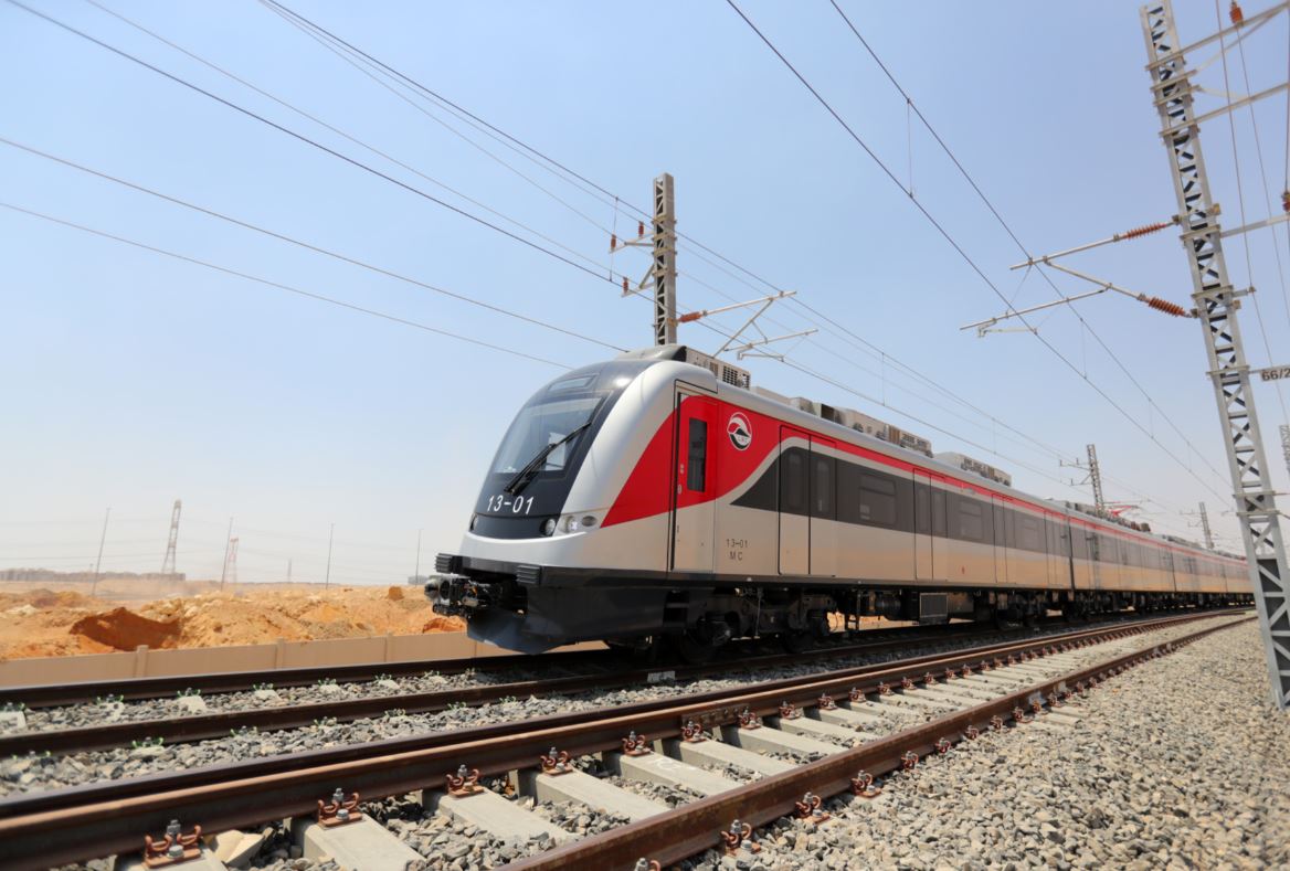 中企承建埃及首条电气化铁路通车