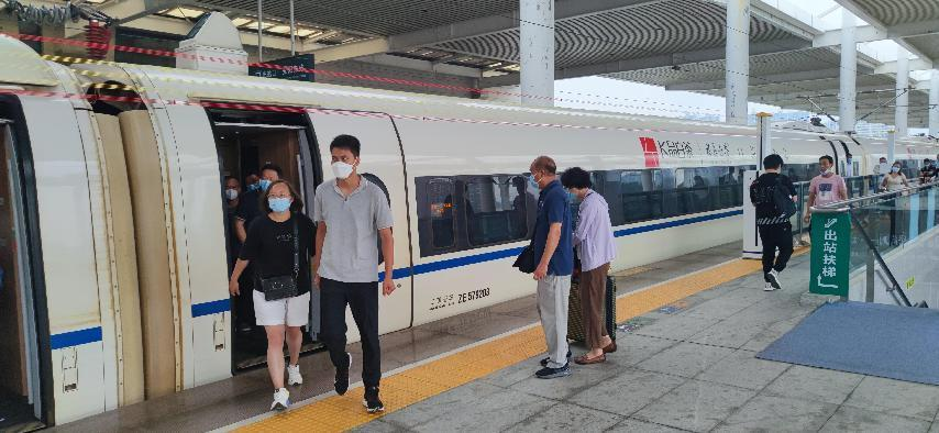 升降式安全门亮相高铁安阳东站|安阳市|高铁|站台_新浪新闻