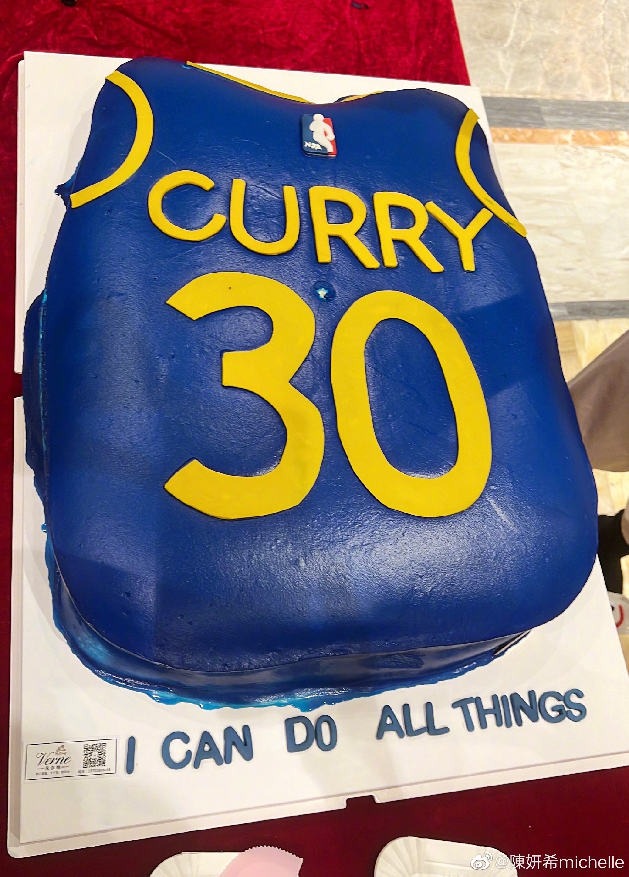 陈妍希零点为老公陈晓庆生晒库里球衣造型蛋糕爱意满满