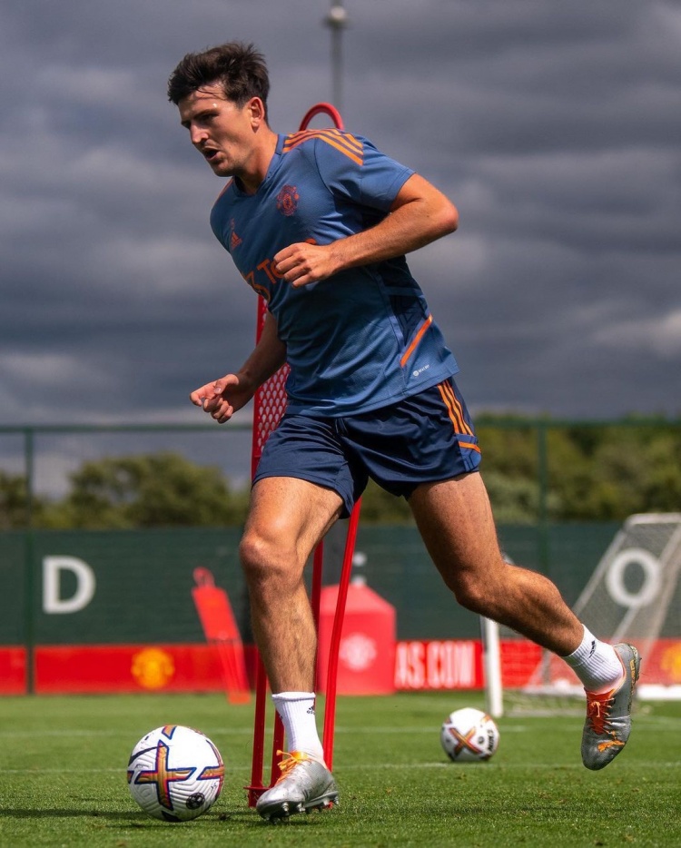 航母起航马奎尔晒专注训练图很高兴见到各位新赛季开始了