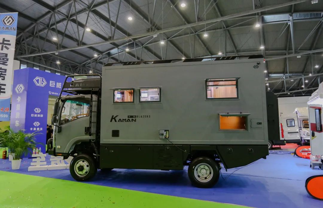 巨威五十铃四驱700p越野房车52t强劲动力外刚内柔适应性强悍