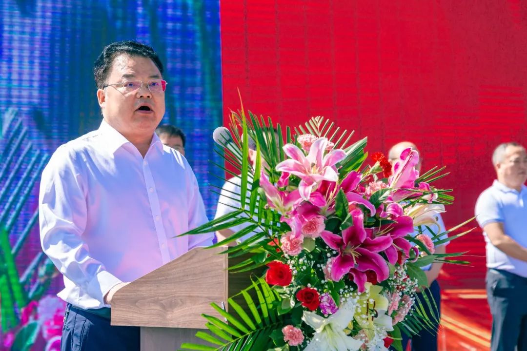 榆中县委书记冯月旺,榆中县县长刘学强同志等政府领导,鹏博士集团董事