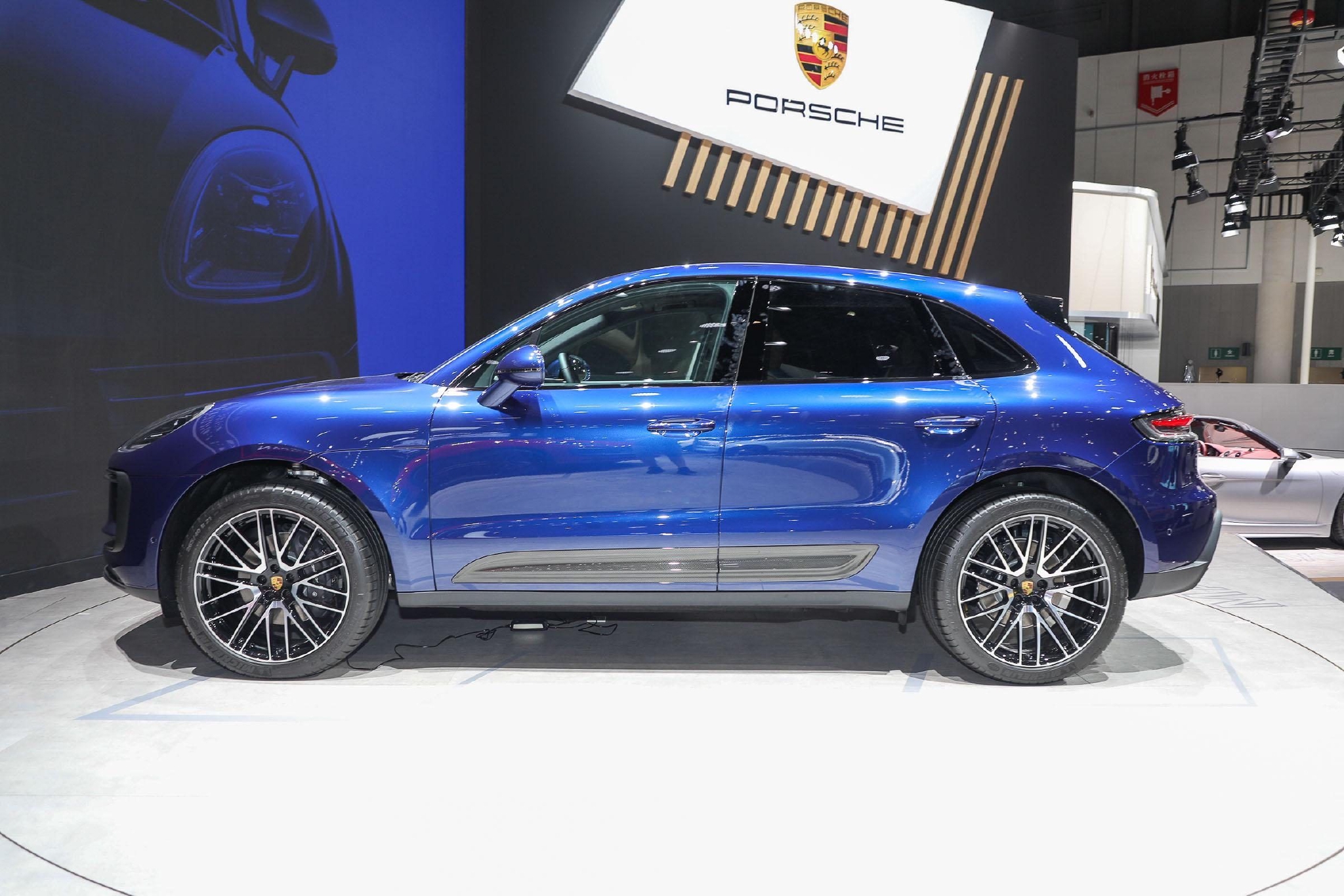 中国人都喜欢买什么进口豪华SUV？销量榜盘点：雷克萨斯RX夺冠