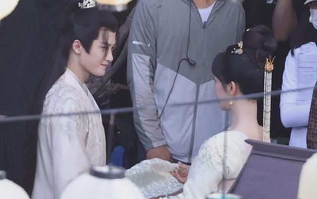 《长相思》小夭防风邶逛街,檀健次有新衣服,杨紫的笑容真好看!休闲区蓝鸢梦想 - Www.slyday.coM 《长相思》小夭防风邶逛街,檀健次有新衣服,杨紫的笑容真好看!休闲区蓝鸢梦想 - Www.slyday.coM