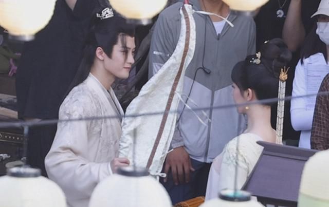 《长相思》小夭防风邶逛街,檀健次有新衣服,杨紫的笑容真好看!休闲区蓝鸢梦想 - Www.slyday.coM 《长相思》小夭防风邶逛街,檀健次有新衣服,杨紫的笑容真好看!休闲区蓝鸢梦想 - Www.slyday.coM