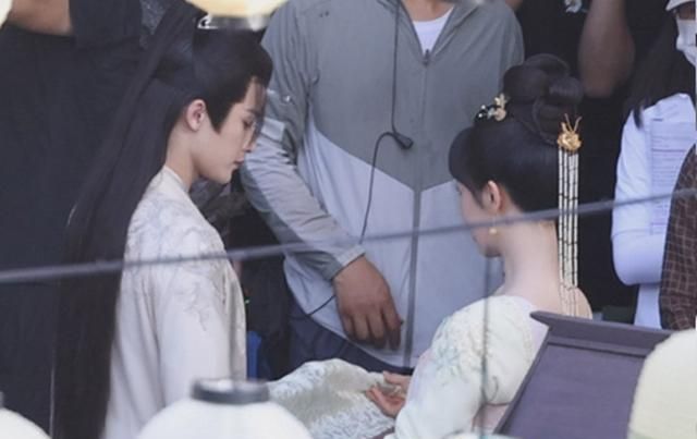 《长相思》小夭防风邶逛街,檀健次有新衣服,杨紫的笑容真好看!休闲区蓝鸢梦想 - Www.slyday.coM 《长相思》小夭防风邶逛街,檀健次有新衣服,杨紫的笑容真好看!休闲区蓝鸢梦想 - Www.slyday.coM