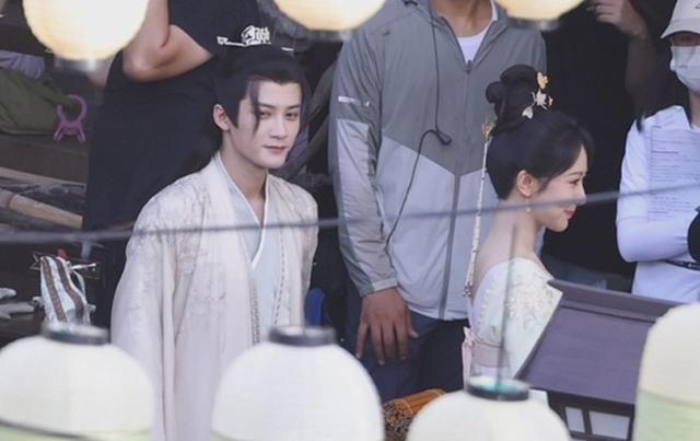 《长相思》小夭防风邶逛街,檀健次有新衣服,杨紫的笑容真好看!休闲区蓝鸢梦想 - Www.slyday.coM 《长相思》小夭防风邶逛街,檀健次有新衣服,杨紫的笑容真好看!休闲区蓝鸢梦想 - Www.slyday.coM