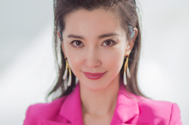 49岁李冰冰近况曝光,穿粉色针织长裙身材完美,情路坎坷无果休闲区蓝鸢梦想 - Www.slyday.coM 49岁李冰冰近况曝光,穿粉色针织长裙身材完美,情路坎坷无果休闲区蓝鸢梦想 - Www.slyday.coM