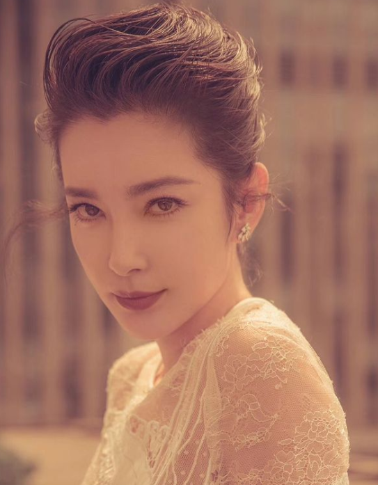 49岁李冰冰近况曝光,穿粉色针织长裙身材完美,情路坎坷无果休闲区蓝鸢梦想 - Www.slyday.coM 49岁李冰冰近况曝光,穿粉色针织长裙身材完美,情路坎坷无果休闲区蓝鸢梦想 - Www.slyday.coM