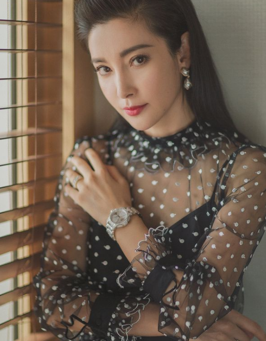 49岁李冰冰近况曝光,穿粉色针织长裙身材完美,情路坎坷无果休闲区蓝鸢梦想 - Www.slyday.coM 49岁李冰冰近况曝光,穿粉色针织长裙身材完美,情路坎坷无果休闲区蓝鸢梦想 - Www.slyday.coM