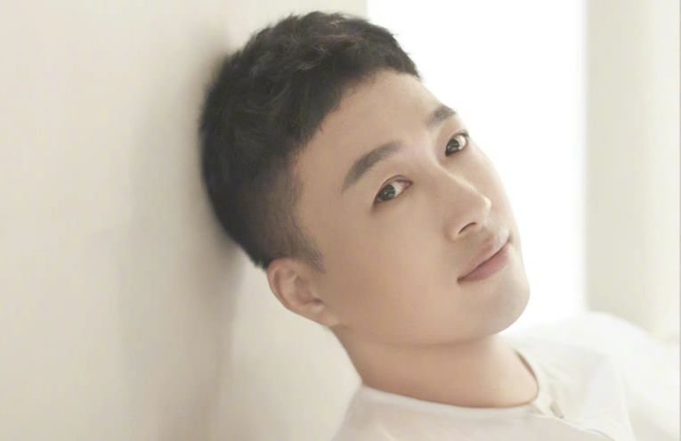 众星为周杰伦新歌打call,于正写词致敬却被批,发文承认在蹭热度休闲区蓝鸢梦想 - Www.slyday.coM 众星为周杰伦新歌打call,于正写词致敬却被批,发文承认在蹭热度休闲区蓝鸢梦想 - Www.slyday.coM