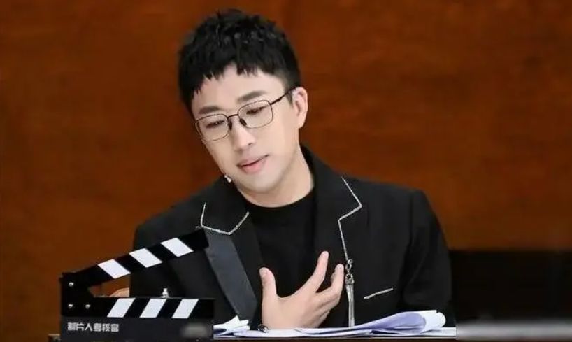 众星为周杰伦新歌打call,于正写词致敬却被批,发文承认在蹭热度休闲区蓝鸢梦想 - Www.slyday.coM 众星为周杰伦新歌打call,于正写词致敬却被批,发文承认在蹭热度休闲区蓝鸢梦想 - Www.slyday.coM