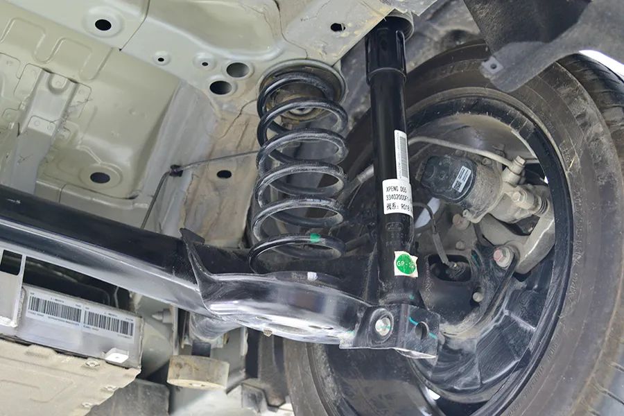 总结比法系还牛这辆小鹏p5的底盘从结构设计来看,基本上与小鹏g3保持