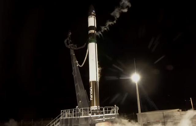 6月28日，美国搭载CAPSTON立方体卫星的“电子”号火箭在新西兰发射 视频截图