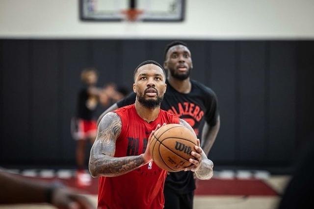 变壮了利拉德晒训练照我肌肉可没那么大只是摄影师拍得好