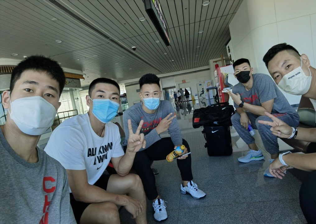 曝周琦机场晕倒,身体不适,现场球迷证实,中国男篮寸步难行休闲区蓝鸢梦想 - Www.slyday.coM 曝周琦机场晕倒,身体不适,现场球迷证实,中国男篮寸步难行休闲区蓝鸢梦想 - Www.slyday.coM