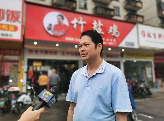竹盐鸡"创始人朱世才介绍,竹盐鸡是以世界长寿之乡巴马农家散养土鸡和