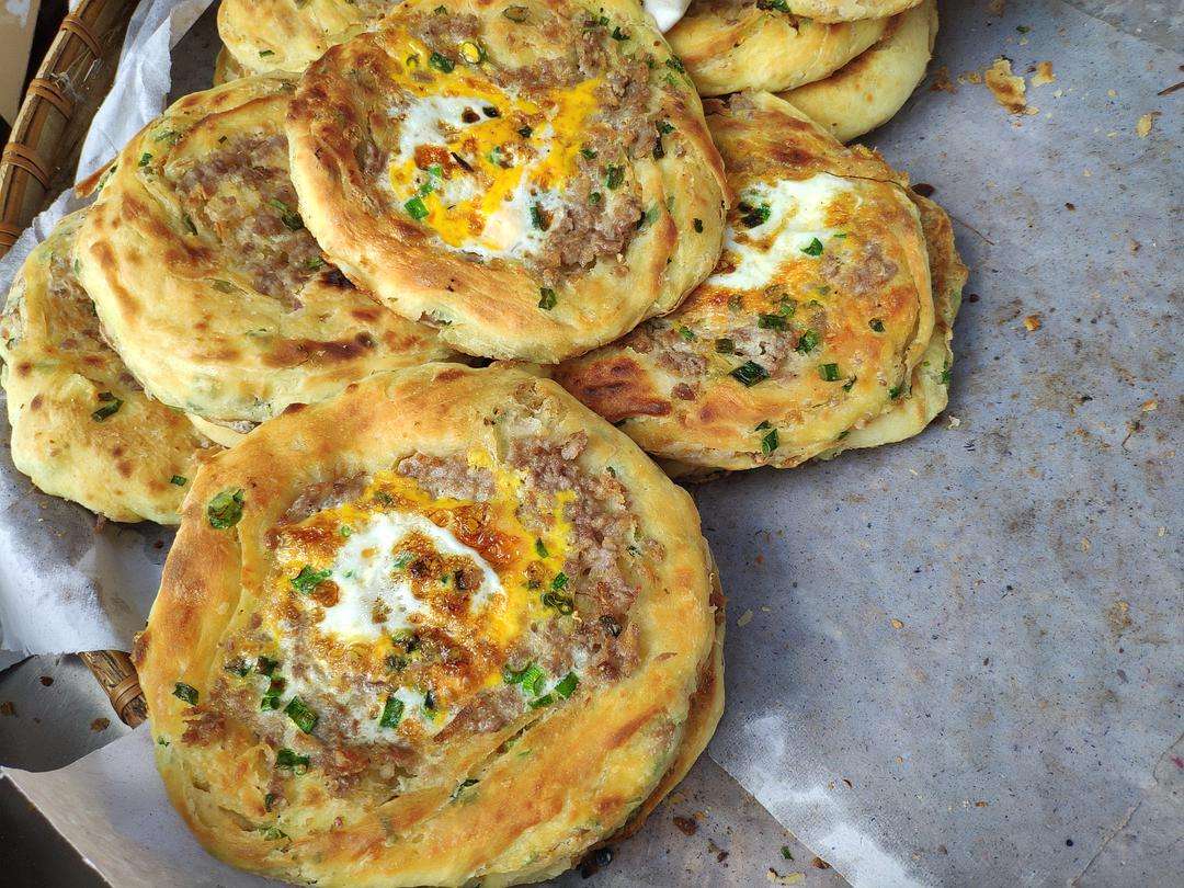 粑粑是云南方言,相当于"饼"的意思.