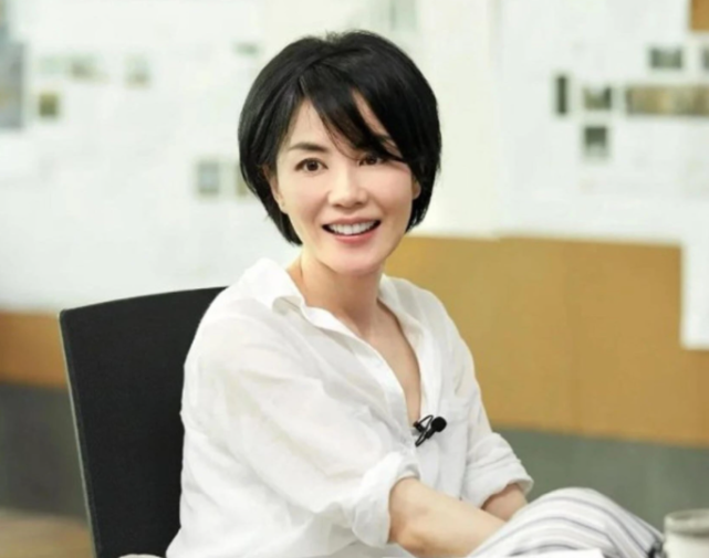 王菲情路波折,两度离婚最终击败张柏芝,与谢霆锋复合恩爱至今|王菲