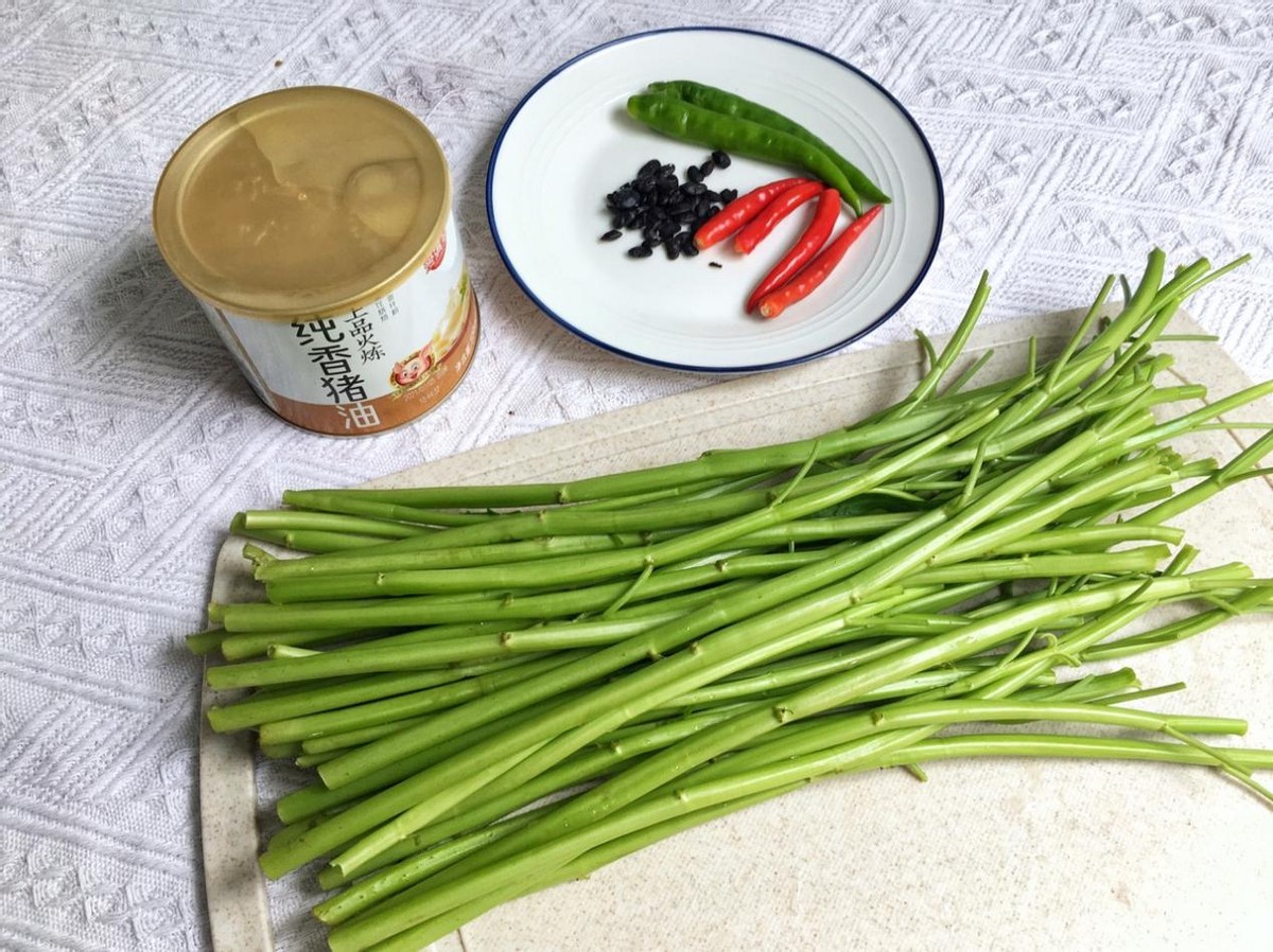 爆炒空心菜梗红绿相间健康好吃爆炒出的家常美味