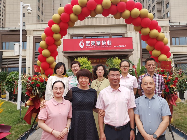 新疆茶文化协会参加武夷星茶业乌鲁木齐旗舰店开业仪式