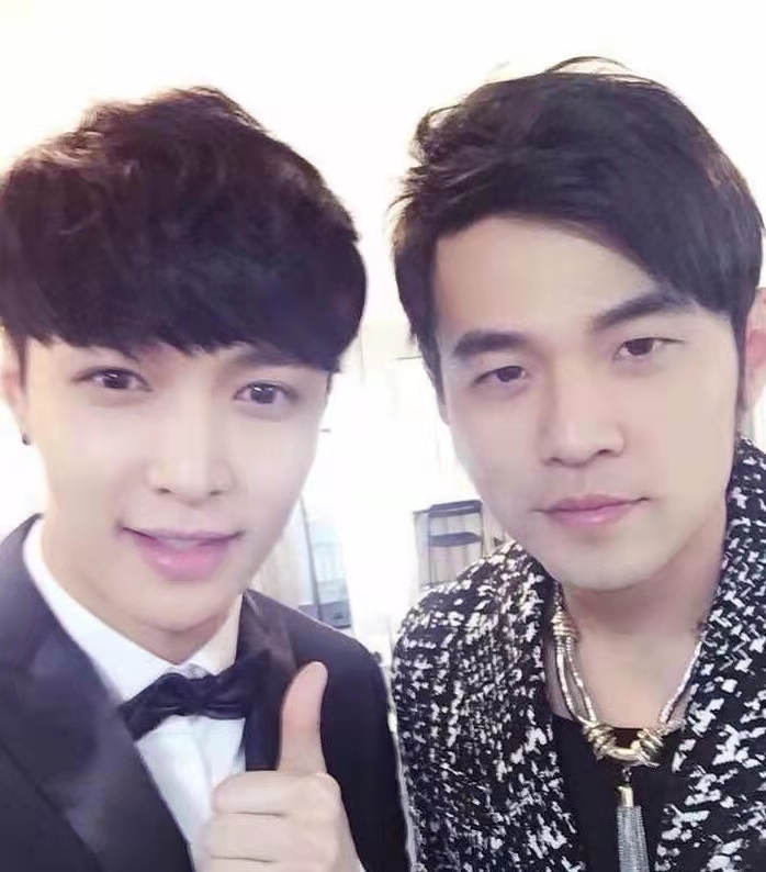 张艺兴给周杰伦新专辑打call,被指蹭热度?本尊:谢啦,老弟