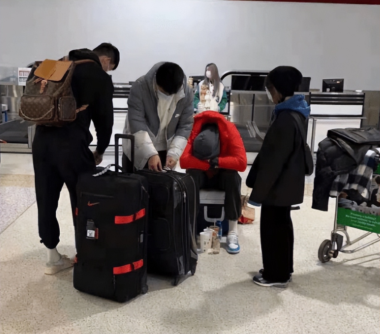 CBA四消息!周琦突然晕倒在地,CBA调节费大幅提升,付豪报平安休闲区蓝鸢梦想 - Www.slyday.coM CBA四消息!周琦突然晕倒在地,CBA调节费大幅提升,付豪报平安休闲区蓝鸢梦想 - Www.slyday.coM