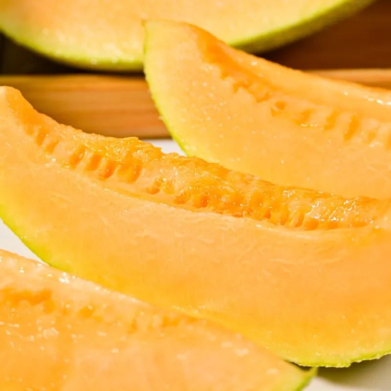 切开爆汁的西州蜜瓜鲜香脆甜汁水四溢一口消暑马上下架错过等一年