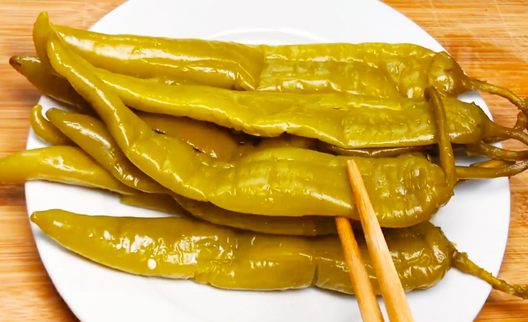 辣椒的灵魂觉醒：家庭式腌辣椒制作秘籍，让味蕾跳起舞来！