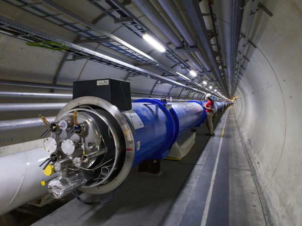 位於瑞士日內瓦附近的大型強子對撞機（資料圖片）