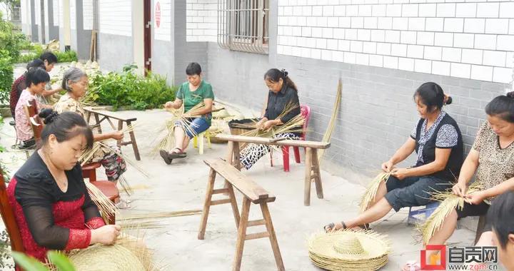 黄市镇:老手艺焕发新活力 特色草编走出国门|自贡市_新浪新闻