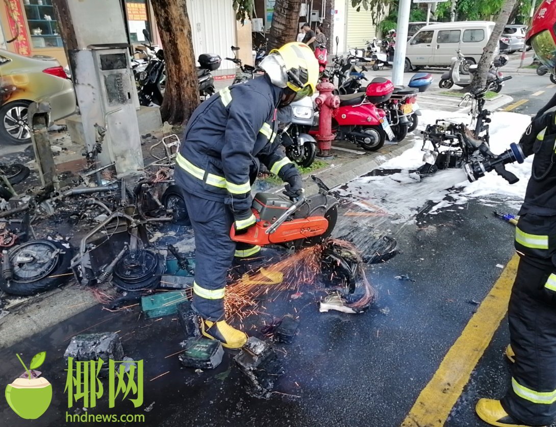 火烧连营！三亚一充电桩附近起火，多辆电动车被烧毁！休闲区蓝鸢梦想 - Www.slyday.coM