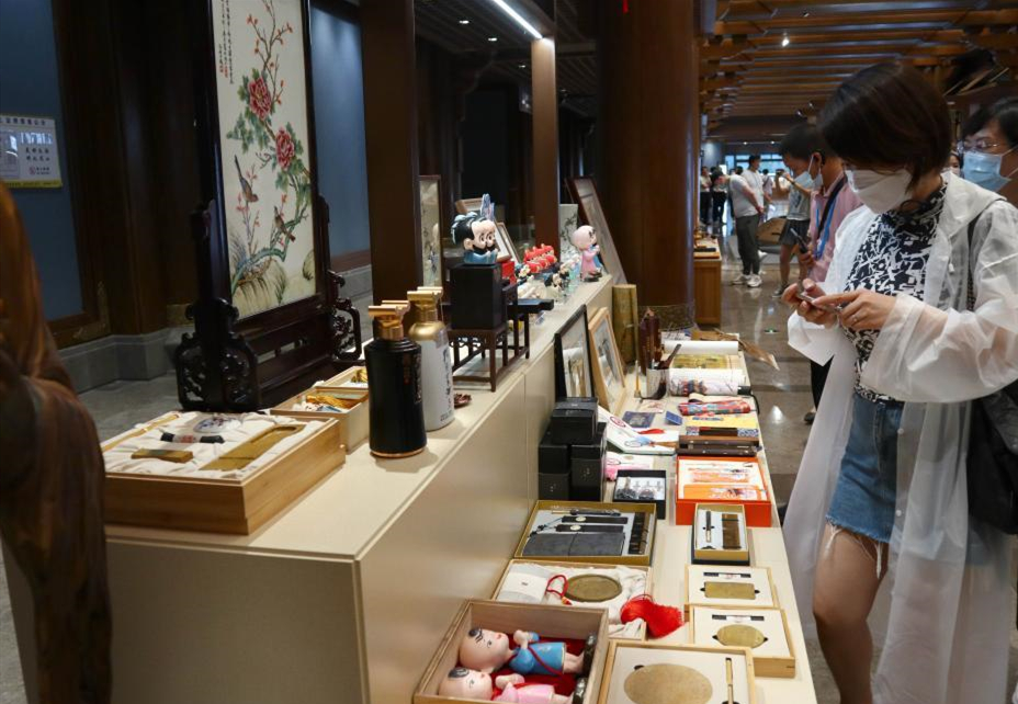 山东举办文创旅游商品展